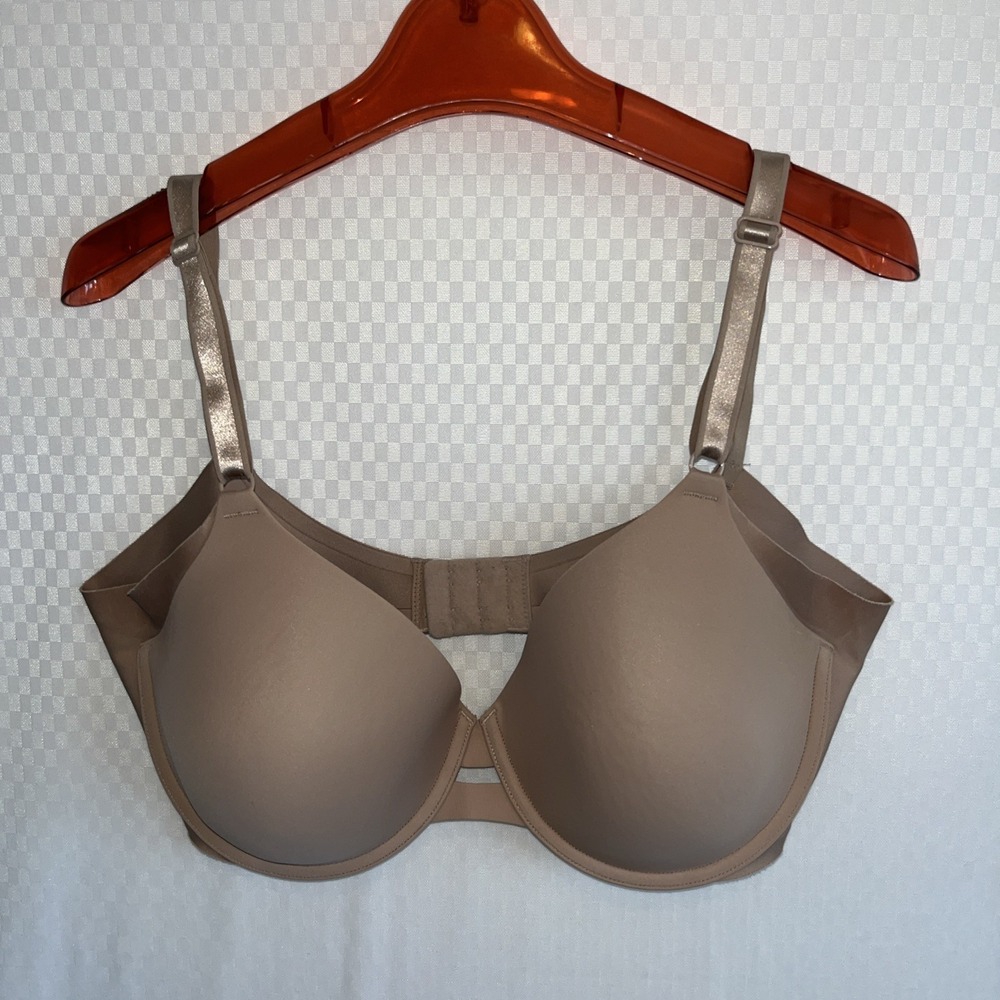 Warners Bra Beige 38D Underwire High Sides Smooth Back